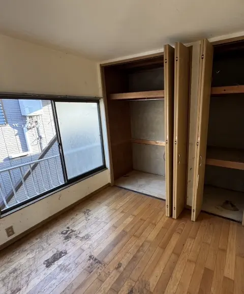 清掃後②：ゴミが片付いて床が見える綺麗な部屋