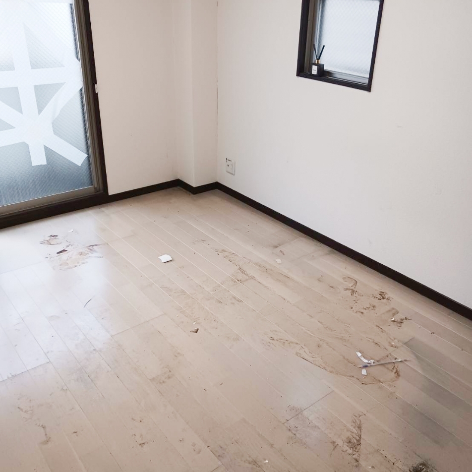 清掃後:ゴミが片付いて床が見える綺麗な部屋