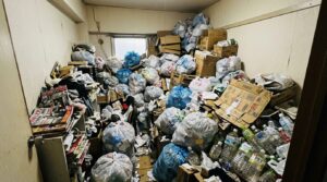 3LDKのゴミ屋敷清掃費用は汚れレベルで20万円〜100万円が目安です。料金相場・費用が変動する要因・安く抑える方法・業者選びのポイントまで、依頼前に知っておきたい判断材料をまとめました。近隣バレや家族バレを防ぎたい方にも役立つ内容です。