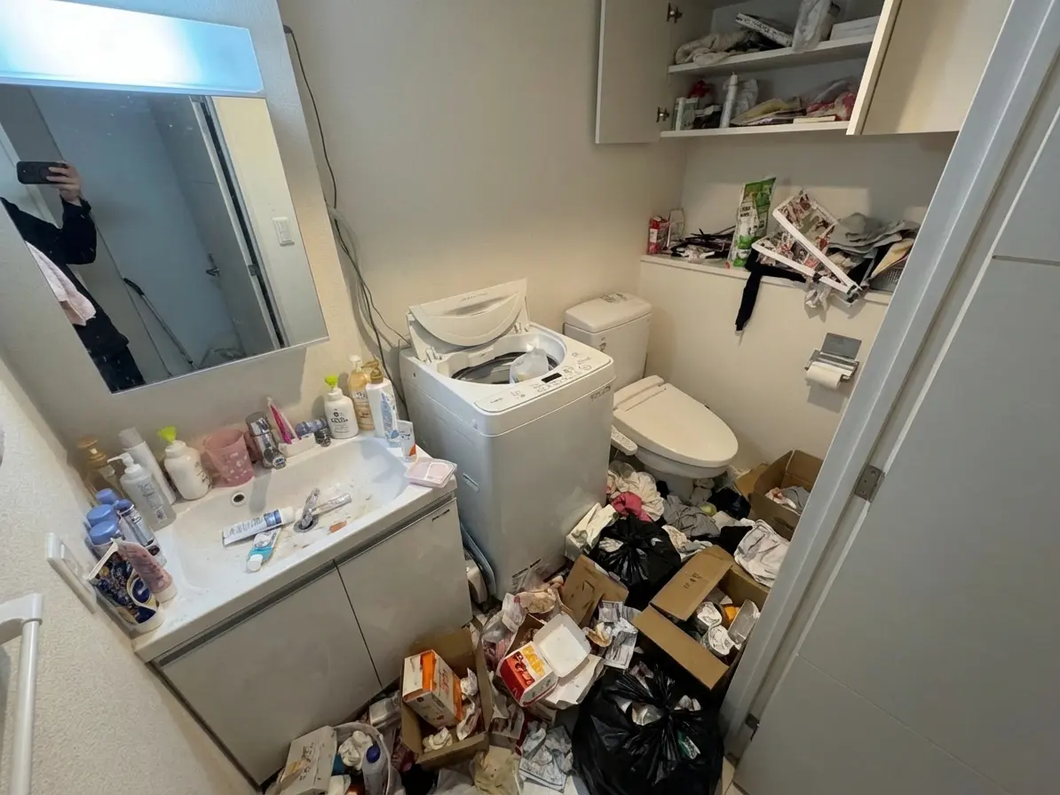 1R（ワンルーム）のゴミ屋敷片付け実績 熊本県 熊本市東区 商店街付近 団地_片付け前_34520