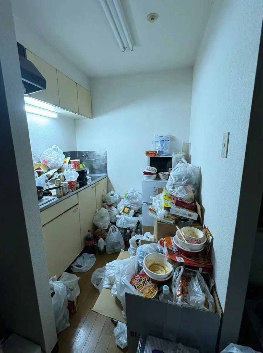 1Kのゴミ屋敷片付け実績 埼玉県 さいたま市中央区 住宅街 団地_片付け前_35120