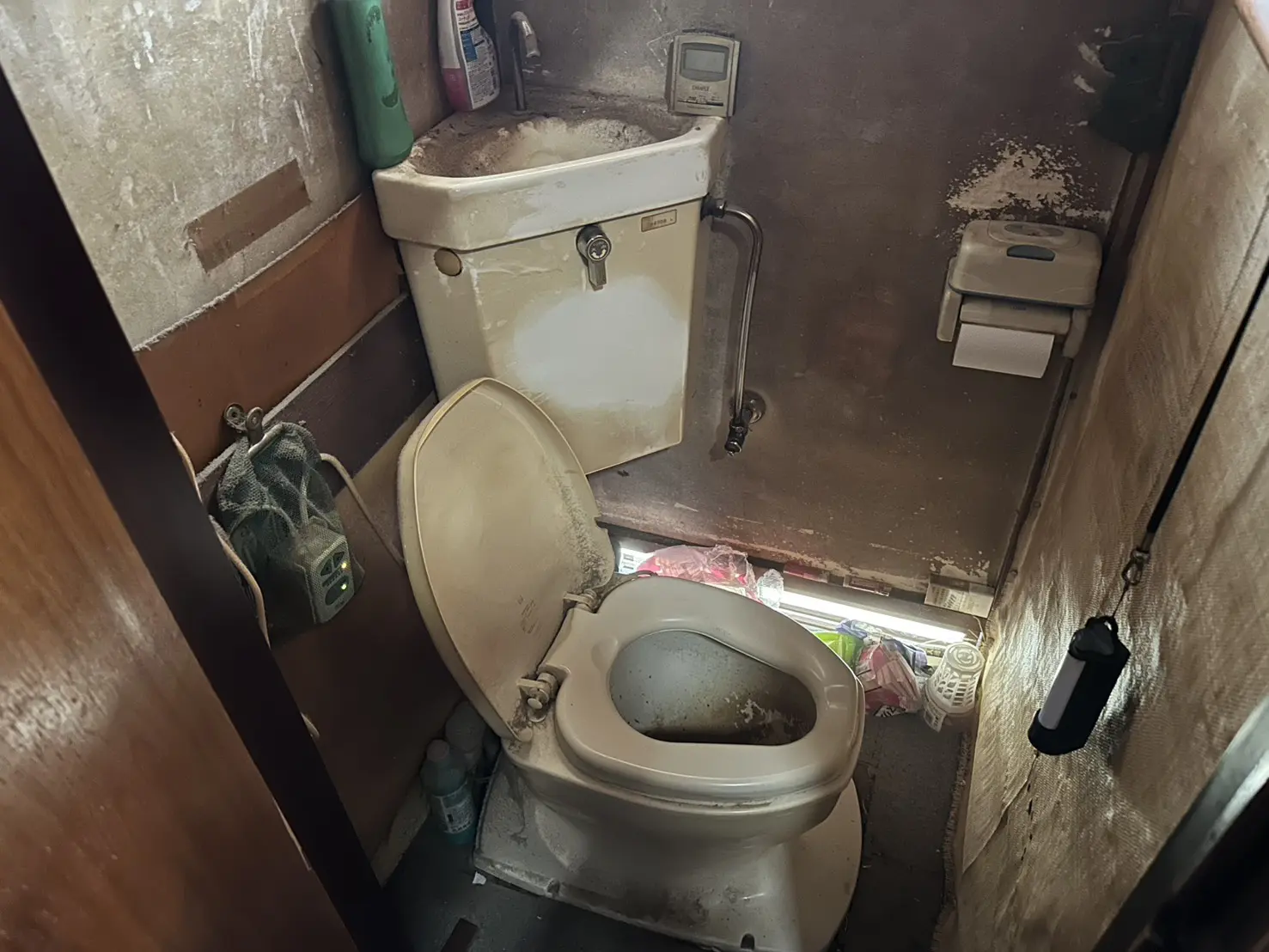3DKのゴミ屋敷片付け実績 埼玉県 さいたま市緑区 商店街付近 マンション_片付け前_35156