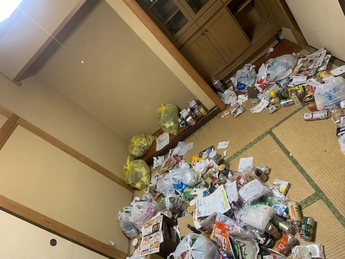 4DKのゴミ屋敷片付け実績 岡山県 岡山市東区 旧市街 アパート_片付け前_37050
