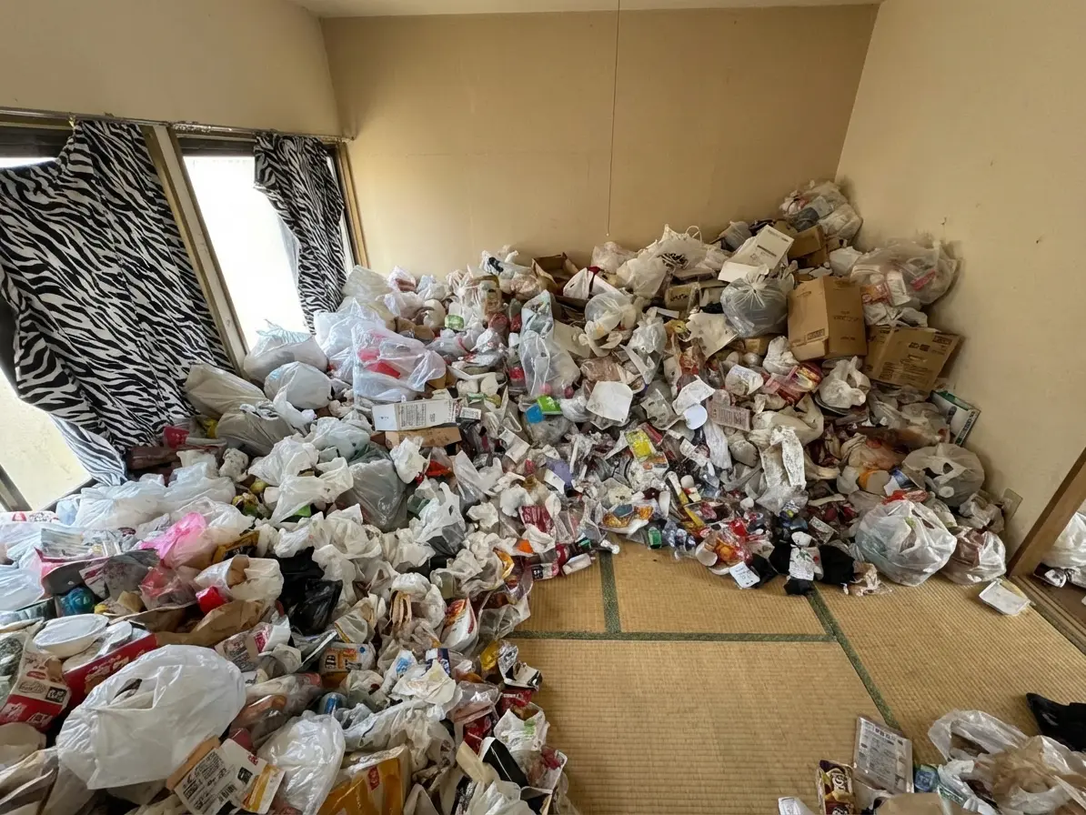 3LDKのゴミ屋敷片付け実績 愛知県 名古屋市中区 郊外 集合住宅_片付け前_35534