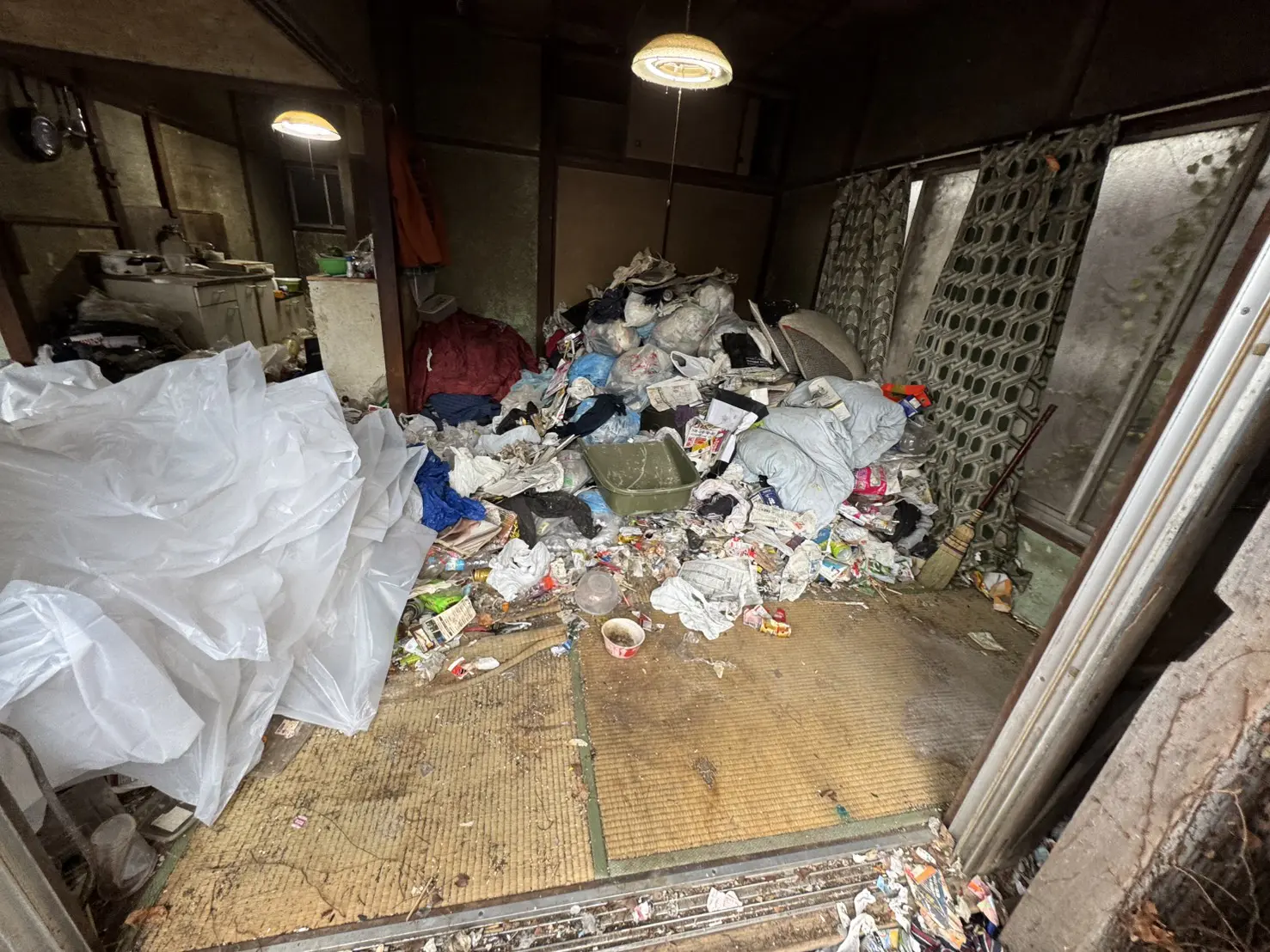 3LDKのゴミ屋敷片付け実績 愛知県 名古屋市熱田区 郊外 一軒家_片付け前_36539
